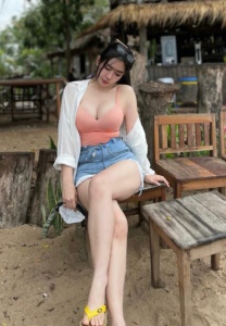 มิกะ Niparat Konyai-นั่ง